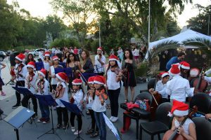 La orquesta Infanto Juvenil tocará villancicos junto al pino navideño y el pesebre