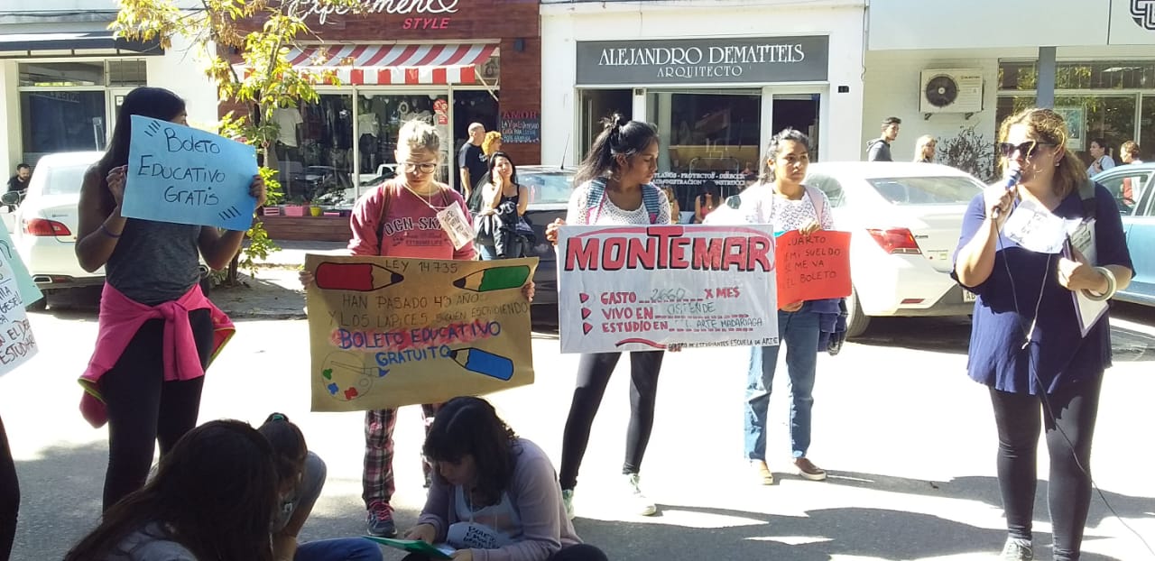 “Hay mucha deserción. Queremos que se cumpla nuestro derecho del boleto estudiantil gratuito”