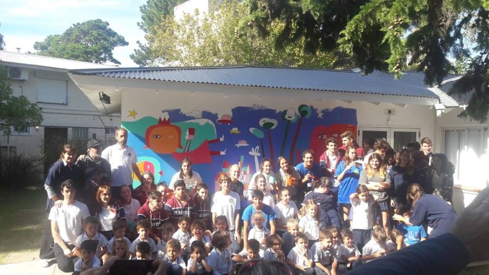 “Es maravilloso que entiendan que con sus manos pueden pintar y tener pertenencia”