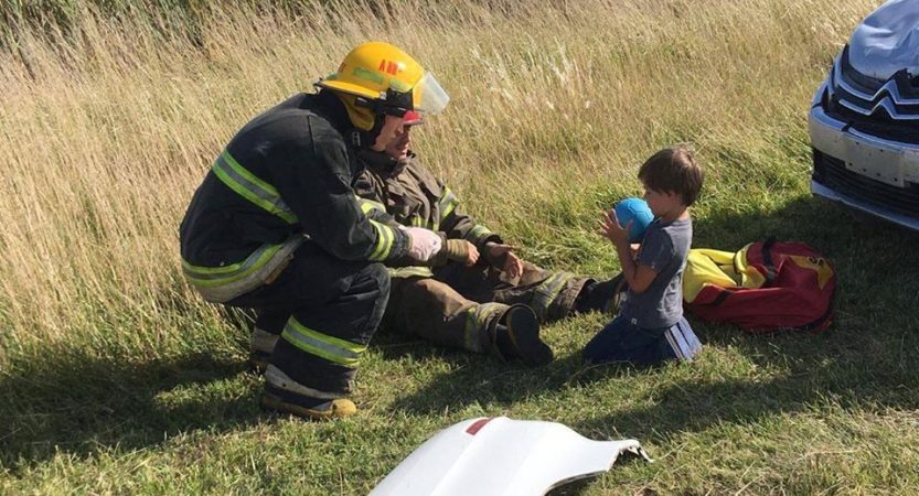 “Este es un trabajo en conjunto” – Cristian Cáceres – El bombero con un gesto humano e infantil para contener a un menor tras un accidente